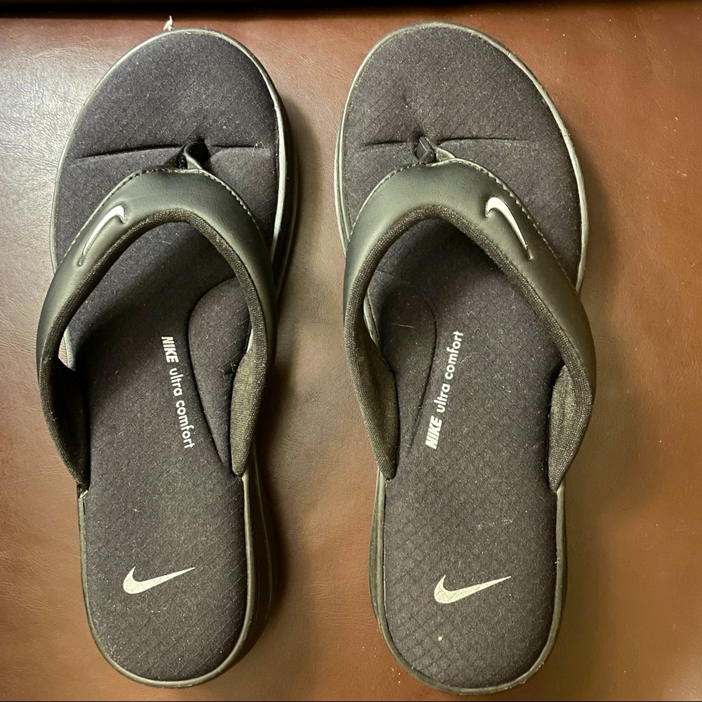Nike ultra comfort flip flops